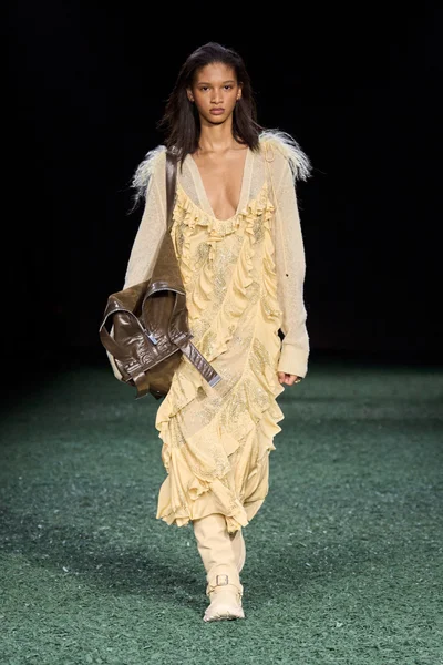 Look 25